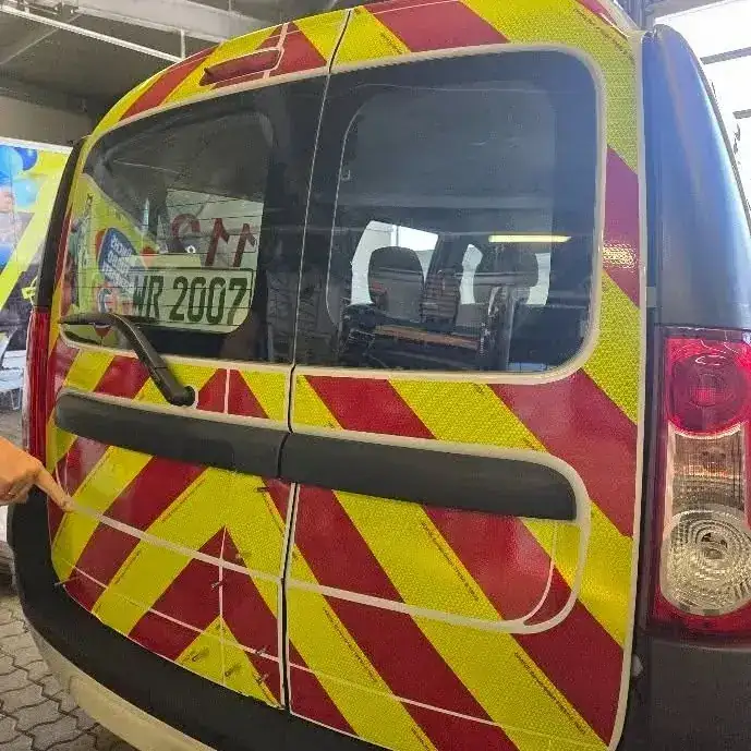 Heckwarnmarkierung Kastenwagen – Einsatz- & Sonderfahrzeuge von Münch Werbetechnik Siegen
