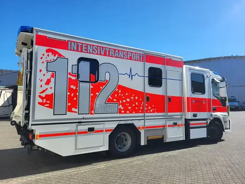 Intensivtransport 112 RTW – Einsatz- & Sonderfahrzeuge von Münch Werbetechnik Siegen