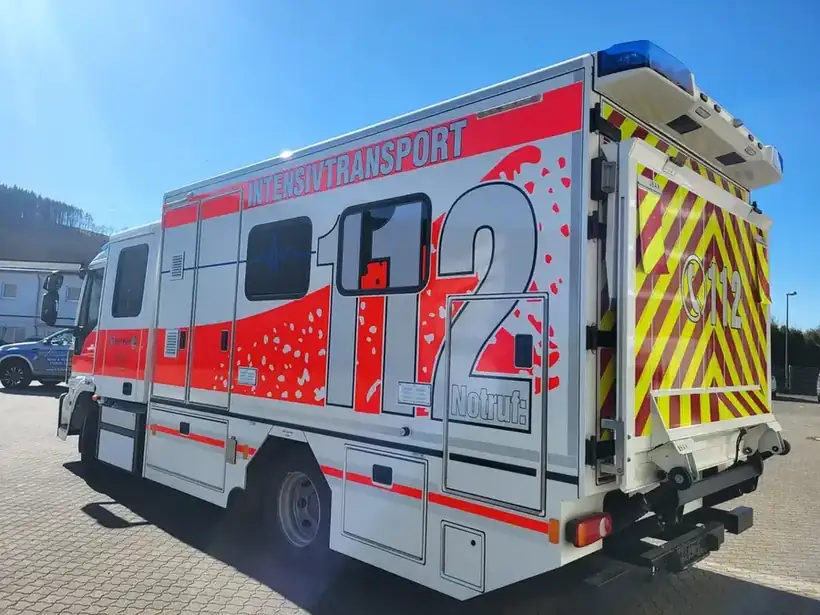 Intensivtransport RTW Heck – Einsatz- & Sonderfahrzeuge von Münch Werbetechnik Siegen