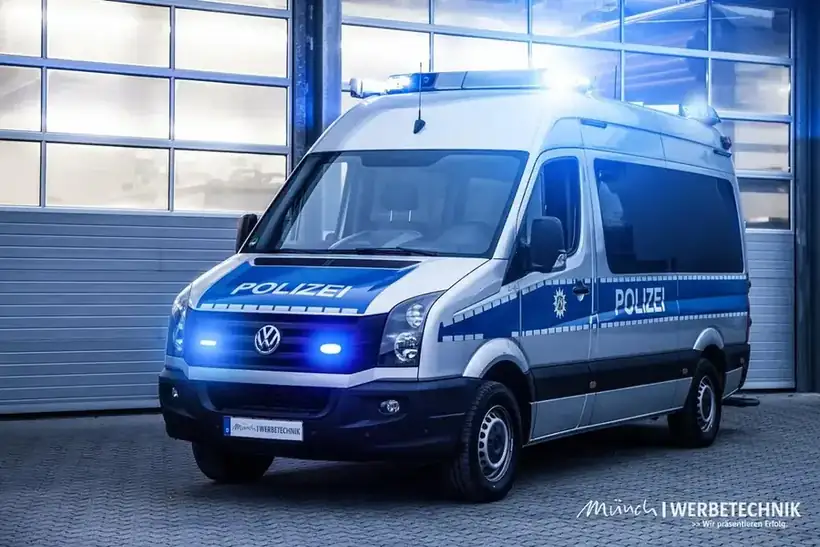 Polizeitransporter VW Crafter – Einsatz- & Sonderfahrzeuge von Münch Werbetechnik Siegen