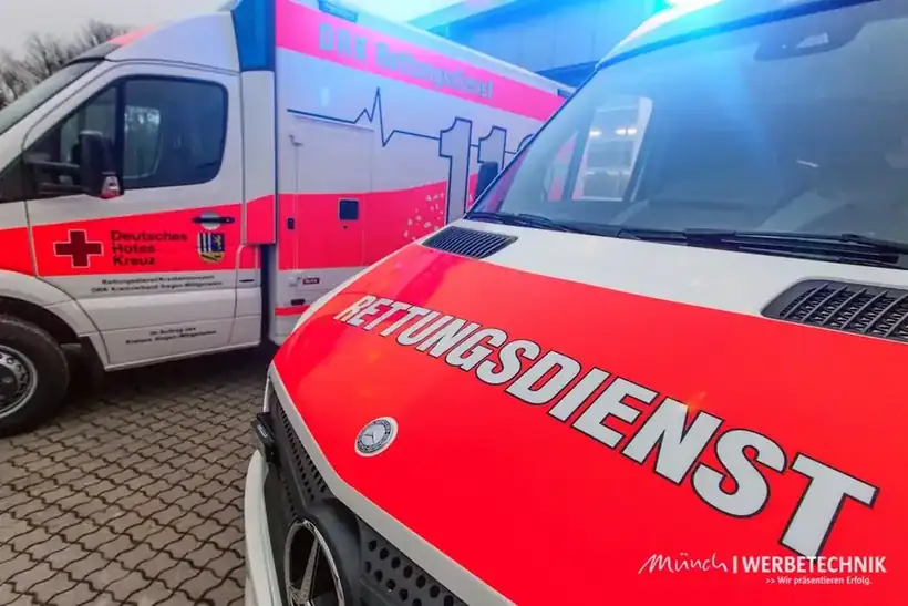 Rettungsdienst Fahrzeug Front – Einsatz- & Sonderfahrzeuge von Münch Werbetechnik Siegen