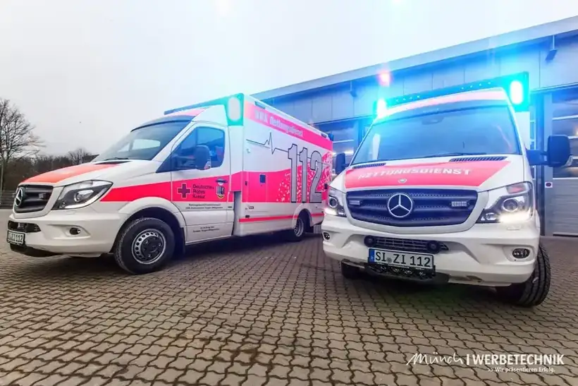 Rettungswagen DRK Flotte – Einsatz- & Sonderfahrzeuge von Münch Werbetechnik Siegen