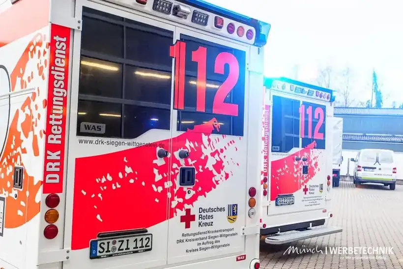 Rettungswagen Heck 112 – Einsatz- & Sonderfahrzeuge von Münch Werbetechnik Siegen