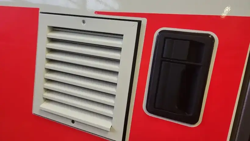 RTW Detail Lüftungsgitter – Einsatz- & Sonderfahrzeuge von Münch Werbetechnik Siegen