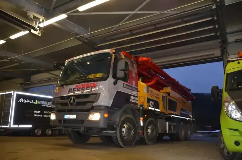 Betonpumpen-LKW – Fahrzeugbeschriftung von Münch Werbetechnik Siegen