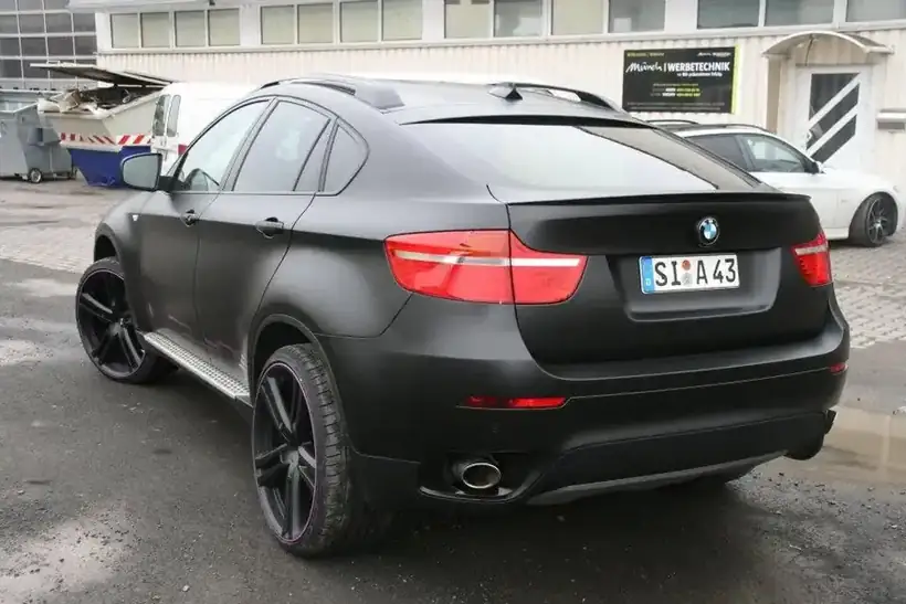 BMW X6 Vollfolierung matt – Fahrzeugbeschriftung von Münch Werbetechnik Siegen
