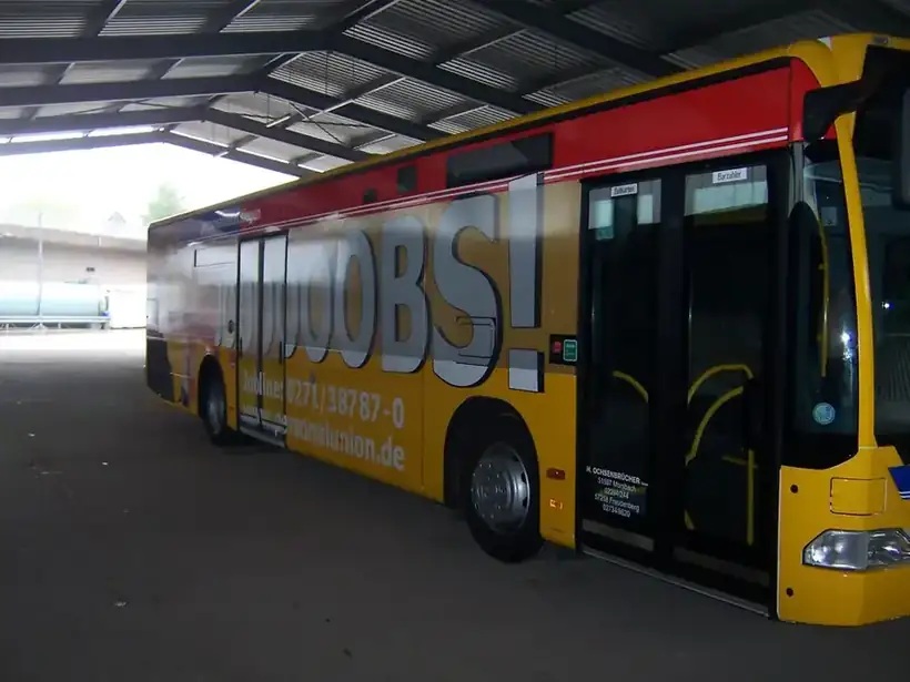 Bus Ganzgestaltung – Fahrzeugbeschriftung von Münch Werbetechnik Siegen