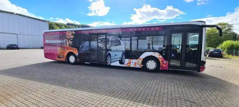 Bus Meiswinkel Seitenansicht – Fahrzeugbeschriftung von Münch Werbetechnik Siegen
