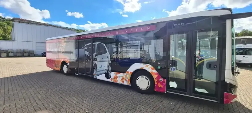 Gelenkbus Werbebeschriftung – Fahrzeugbeschriftung von Münch Werbetechnik Siegen