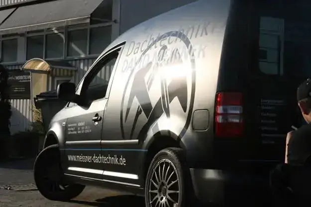 Kastenwagen Meiner Dachtechnik – Fahrzeugbeschriftung von Münch Werbetechnik Siegen