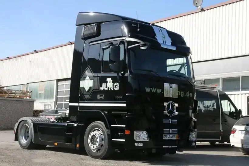 LKW Zugmaschine Jung – Fahrzeugbeschriftung von Münch Werbetechnik Siegen