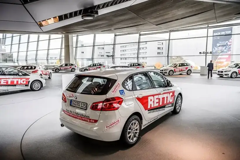 PKW Rettig Heckansicht – Fahrzeugbeschriftung von Münch Werbetechnik Siegen