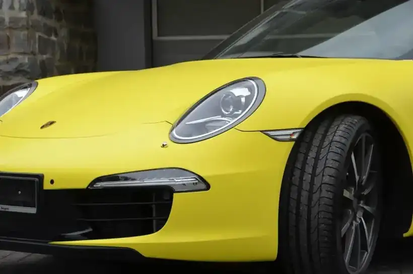 Porsche Front gelb – Fahrzeugbeschriftung von Münch Werbetechnik Siegen