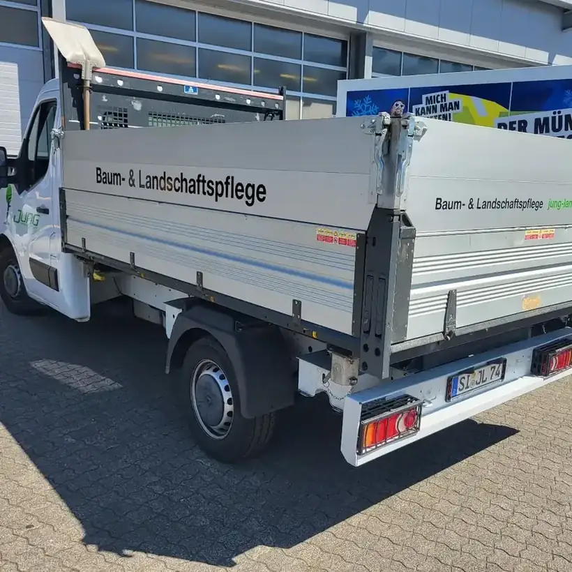 Pritschenwagen Jung Landschaftspflege – Fahrzeugbeschriftung von Münch Werbetechnik Siegen