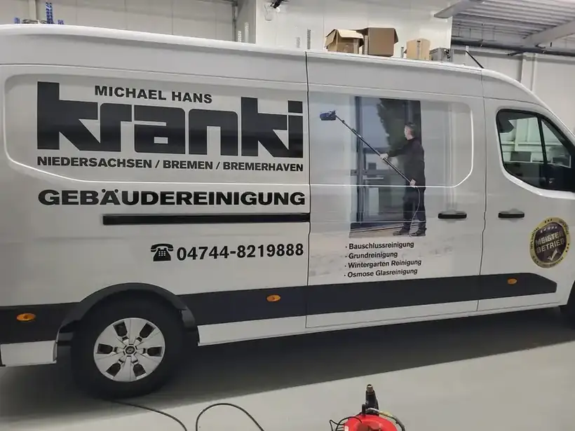 Transporter Kranki Gebäudereinigung – Fahrzeugbeschriftung von Münch Werbetechnik Siegen