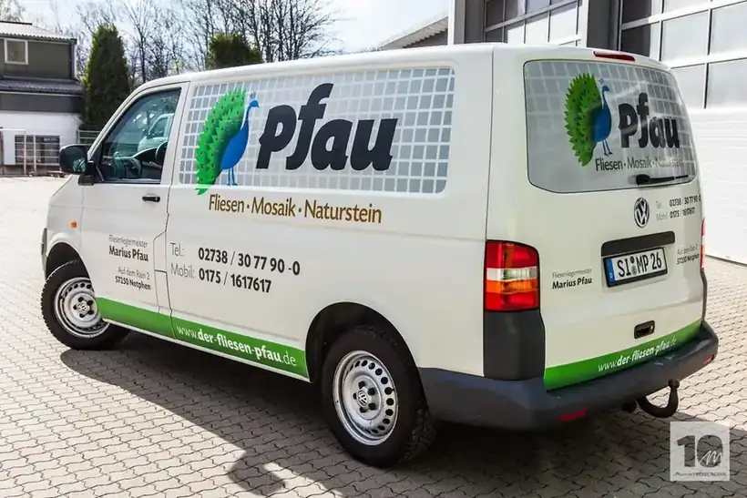 Transporter Pfau Fliesen – Fahrzeugbeschriftung von Münch Werbetechnik Siegen
