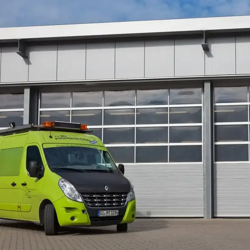 Transporter Schornsteinfeger – Fahrzeugbeschriftung von Münch Werbetechnik Siegen