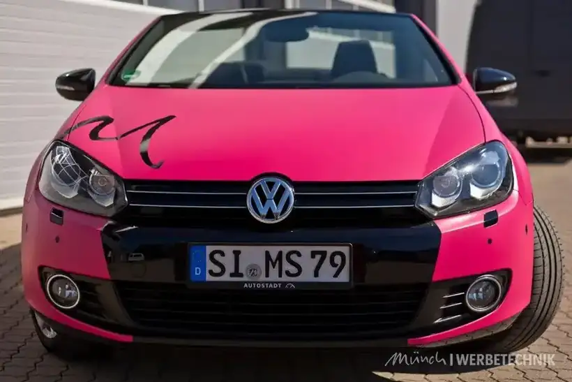 VW Golf Cabrio pink – Fahrzeugbeschriftung von Münch Werbetechnik Siegen