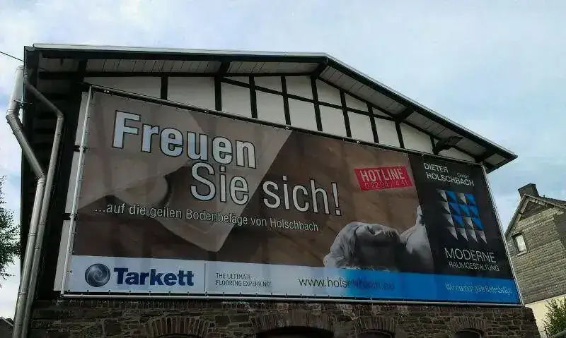 Fassadenbanner Tarkett Holschbach – Glas, Fassade & Gebäude von Münch Werbetechnik Siegen