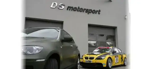 Fassadenbeschriftung DS motorsport – Glas, Fassade & Gebäude von Münch Werbetechnik Siegen