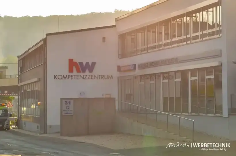 Gebäudebeschriftung hw Kompetenzzentrum – Glas, Fassade & Gebäude von Münch Werbetechnik Siegen
