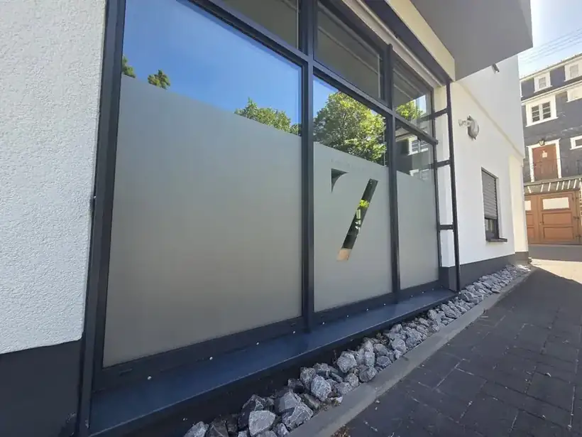Schaufenster Sichtschutzfolie Fassade – Glas, Fassade & Gebäude von Münch Werbetechnik Siegen