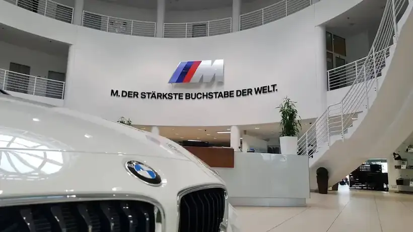 Wandbeschriftung BMW Autohaus – Glas, Fassade & Gebäude von Münch Werbetechnik Siegen