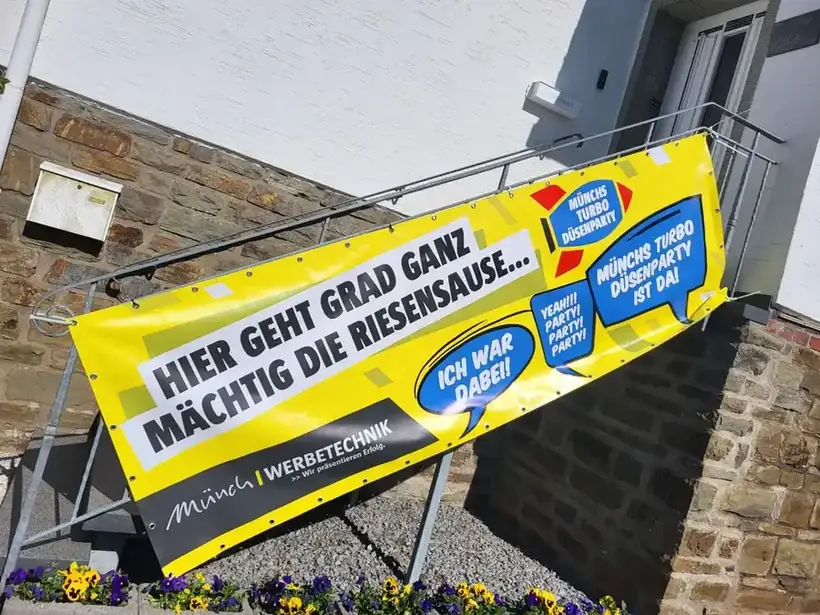 Werbebanner an Hauswand – Glas, Fassade & Gebäude von Münch Werbetechnik Siegen