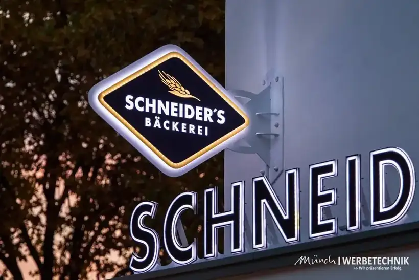 Ausleger Leuchtkasten Schneider's – Licht- & Außenwerbung von Münch Werbetechnik Siegen