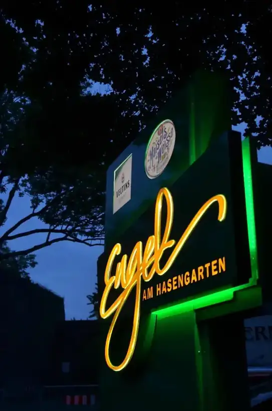 Engel Ausleger beleuchtet – Licht- & Außenwerbung von Münch Werbetechnik Siegen
