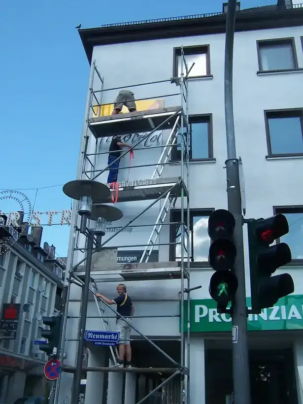 Fassadenmontage Provinzial Schriftzug – Licht- & Außenwerbung von Münch Werbetechnik Siegen