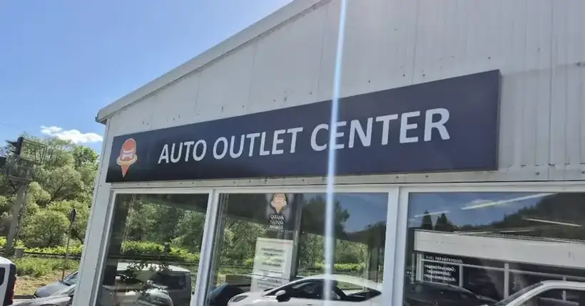 Fassadenschriftzug Auto Outlet Center – Licht- & Außenwerbung von Münch Werbetechnik Siegen