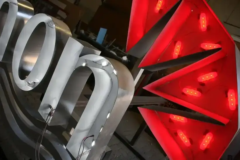 Leuchtbuchstaben LED Detail – Licht- & Außenwerbung von Münch Werbetechnik Siegen