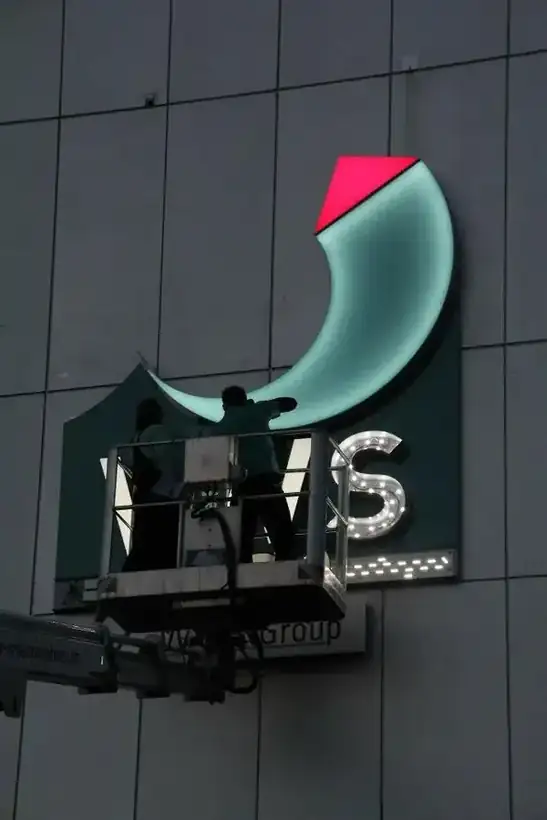 VWS Werbeanlage Fassade – Licht- & Außenwerbung von Münch Werbetechnik Siegen