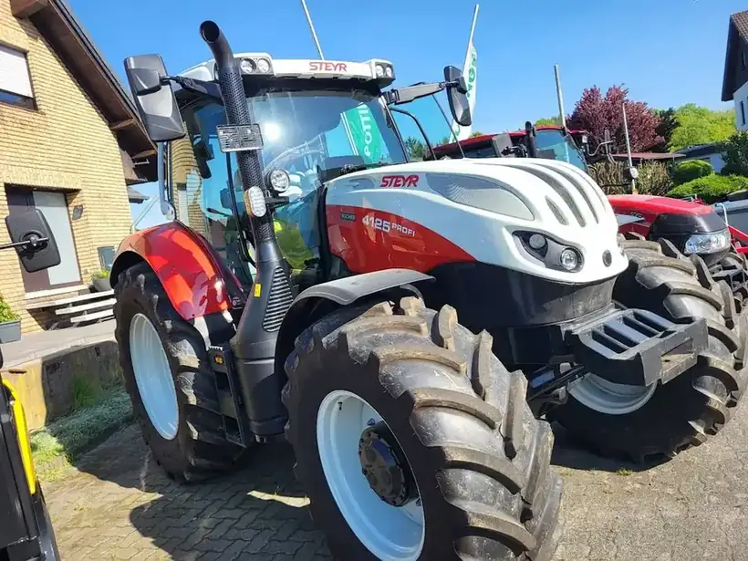 Steyr Traktor Nahaufnahme – Maschinen & Anlagen von Münch Werbetechnik Siegen