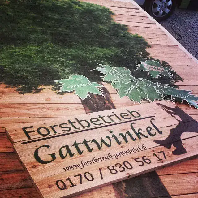 Holzschild Forstbetrieb Gattwinkel – Schilder & Leitsysteme von Münch Werbetechnik Siegen