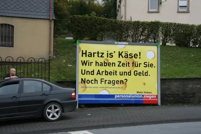 Werbetafel Hartz is Käse – Schilder & Leitsysteme von Münch Werbetechnik Siegen